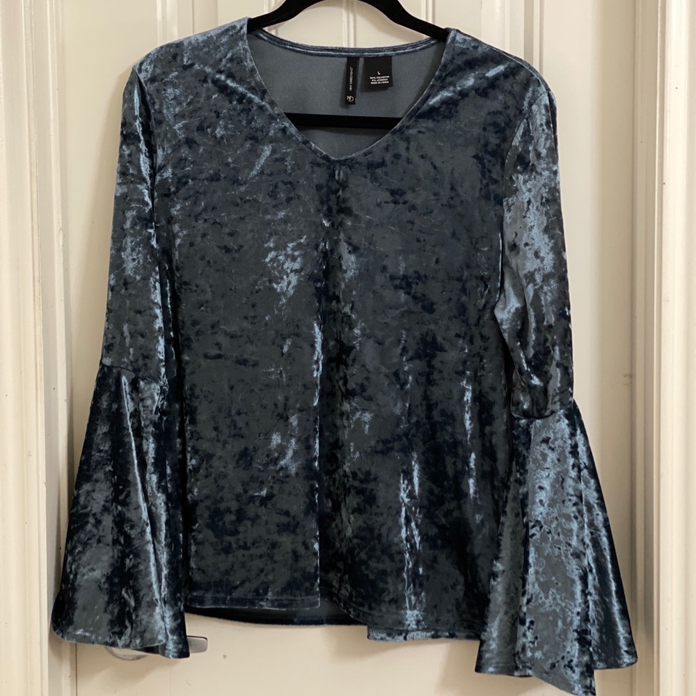 Bell Sleeve velvet top